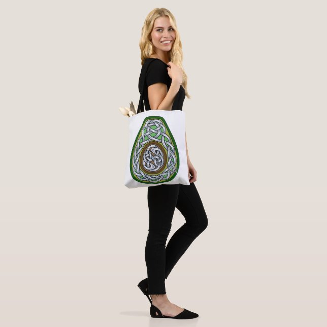 Celtic Knüpfarbeit Avocado (Am Model)
