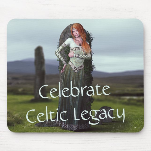 Celtic Lady Posing vor alten Steinen Mousepad (Vorne)
