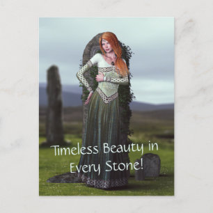 Celtic Lady Posing vor alten Steinen Postkarte