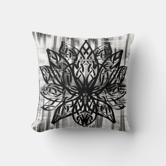 Celtic Lotus Mandala – Minimalist Black and White Kissen