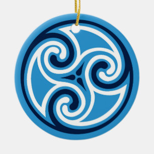 Celtic Triskele Muster, Himmel-Blau und Weiß Keramikornament