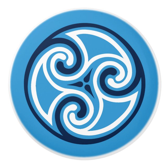 Celtic Triskele Ornament, Sky Blue und White Keramikknauf (Vorderseite)