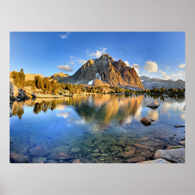 Center Peak over Lower Golden Beer Lake - Sierra Poster (Vorne)