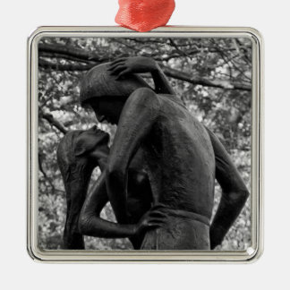 Central Park Herbst: Romeo & Julia Statue 01 B&W Silbernes Ornament