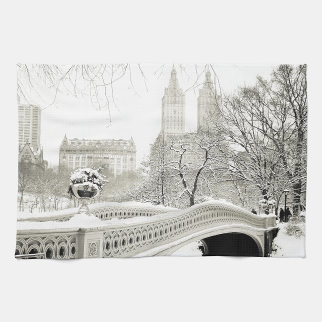 Central Park-Winter - Schnee auf Bogen-Brücke Geschirrtuch (Horizontal)