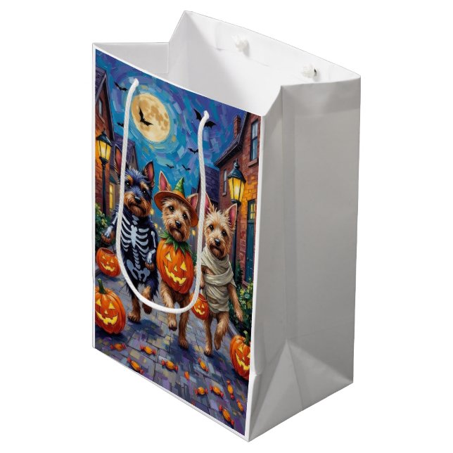 Cesky Terrier Trick-oder-Treating Halloween-Kostüm Mittlere Geschenktüte (Vorderseite Schrägansicht)