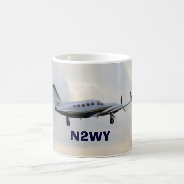 Cessna 414 im Flug, N2WY Tasse (Mittel)