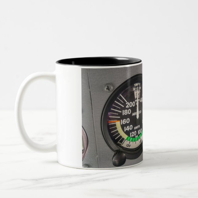 Cessna-Instrument-Tasse Zweifarbige Tasse (Links)