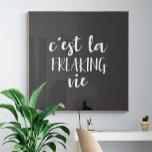 C'est La Freaking Vie Funny French Zitat Poster<br><div class="desc">Eine humorvolle Drehung auf dem französischen Sprichwort,  um das Leben zu genießen und zu akzeptieren,  wie es ist - c'est la freaking vie - mit einem minimalistischen boho ästhetische.</div>