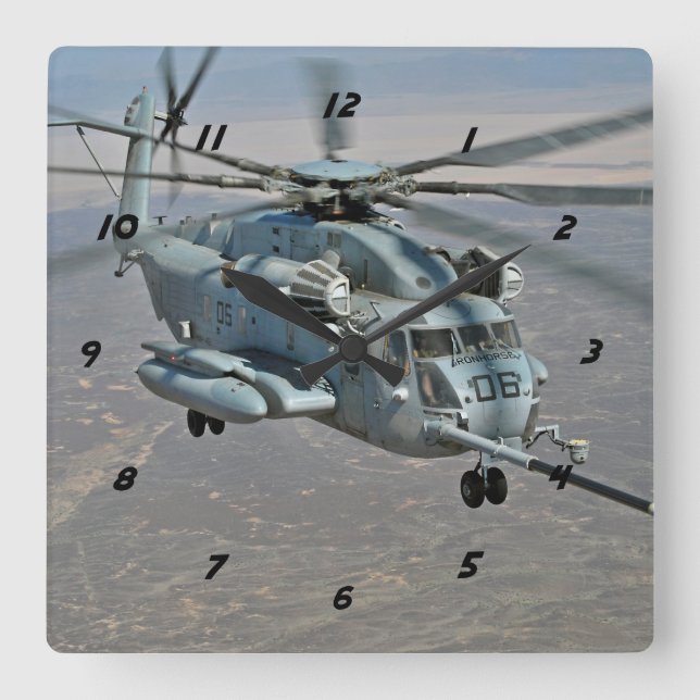CH-53E über die Uhr der Tankmission (Vorderseite)