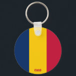Chad Flag Charming Patriotic Schlüsselanhänger<br><div class="desc">Tschad Flag Charming Patriotischer Schlüsselanhänger mit der Tschad-Fahne auf dem ganzen Schlüsselanhänger gedruckt. Ländername in subtil in das Design am unteren Rand integriert. Der Text kann mit der Funktion "Anpassen!" vollständig angepasst werden. Dieser wunderschöne Tschad-Schlüsselanhänger ist das stilvolle Geschenk für jeden Anlass. © 2022 CountriesOfTheWorld</div>