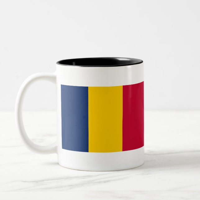 Chad Flag Zweifarbige Tasse (Links)