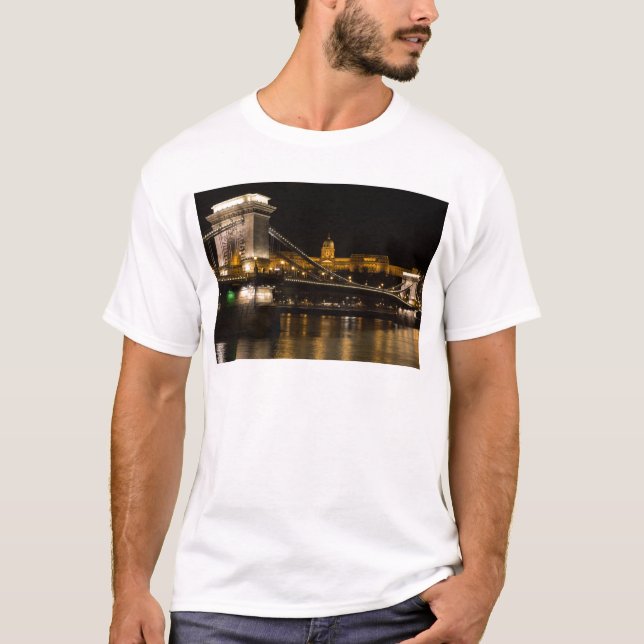 Chain Bridge with Buda Castle Hungary Budapest T-Shirt (Vorderseite)
