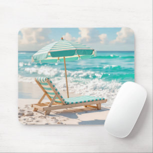 Chaise Lounge auf dem Sand des weißen Ozeans Mousepad
