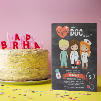 Chalkboard Doc ist am Geburtstag im Arzt Einladung