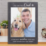 Chalkboard DOG VATER Personalisiert Pet Foto Fotoplatte<br><div class="desc">"Du bist der Vater, den jeder Hund sich wünscht." ! Dieser Vatertag gibt dem Vater eine niedliche personalisierte Begleiter-Foto-Plakette von seinem besten Freund. Personalisieren Sie mit dem Namen und dem Lieblings-Foto des Hundes. Diese Hundedärmertafel wird ein Liebling aller Hundedads und Hundefreunde sein! Großartiges Geschenk des Hundes. COPYRIGHT © 2020 Judy...</div>