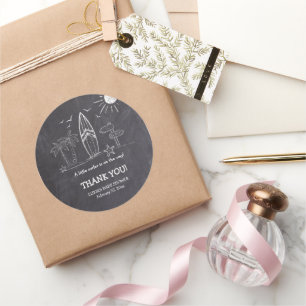 Chalkboard ein kleines Surfer Baby Dusche Runder Aufkleber