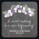Chalkboard Floral Wreath Wedding Quadratischer Aufkleber<br><div class="desc">Trendy Chalkboard / Blackboard Hochzeit Speichern Sie die Date Announcement mit einem floralen Spray von Frühjahr / Sommer Blume. Ein rustikales Spray von Blume in den Farben Licht und Dunkle Purples mit den Wildblumen der Weißen Milch. Dieser Aufkleber wird für Ihre Hochzeitscreme als Buffet für Gaumenkästen, Taschen, Reisegoodies-Taschen und vieles...</div>