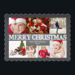Chalkboard Frohe Weihnachtsfoto Collage Feiertagskarte<br><div class="desc">Platz für sieben wunderschöne Fotos Ihrer Familie! Mit einem feierlichen Gruß von "Frohe Weihnachten" mit einem kreidegeschriebenen Set im Chalkboard-Stil bietet diese 12x18 moderne Typografie,  geschliffene Kanten und ein einfaches Styling,  um Ihre Fotos zu unterstreichen. Zimmer auf der Rückseite für Ihre persönliche Urlaubsnachricht.</div>