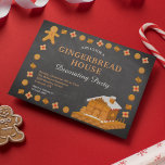 Chalkboard Gingerbread House Decoration Party Einladung<br><div class="desc">Erleben Sie Ihre Gäste mit dieser Weihnachtsfeier-Party Einladung mit einem schönen Lebkuchenrahmen. Fügen Sie einfach Ihre Veranstaltungsdetails zu dieser einfach zu bedienenden Vorlage hinzu,  um sie zu einer einmaligen Einladung zu machen. Dreh die Karte auf,  um ein rotes und beigefarbenes Punktmuster auf der Kartenrückseite zu erkennen.</div>