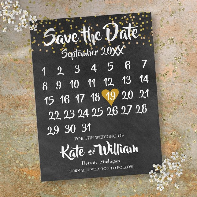 Chalkboard Gold Liebe Herzkalender Save the Date Ankündigungspostkarte (Chalkboard Gold Love Heart Calendar Save the Date Announcement Postcard)