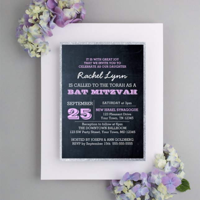 Chalkboard Lights Lilac Glitzer Border Bat Mitzvah Einladung (Von Creator hochgeladen)