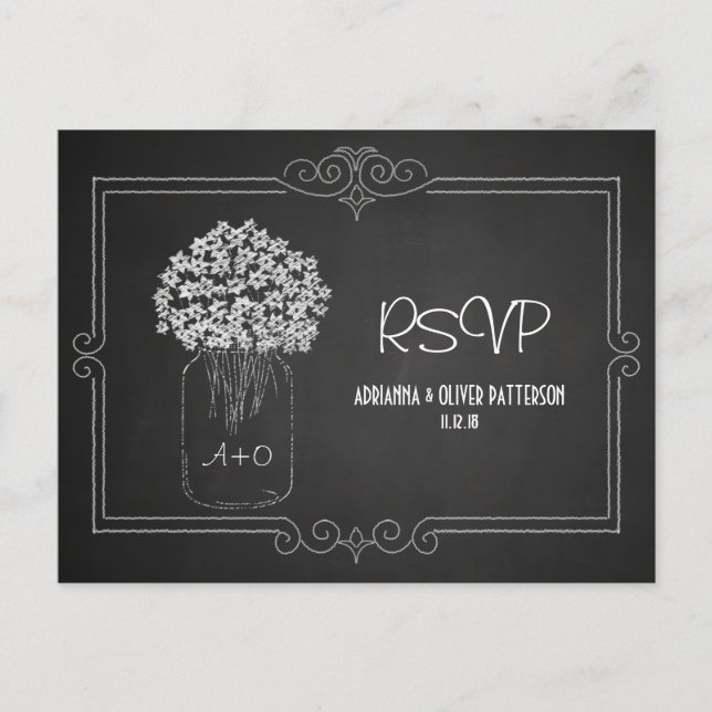 Chalkboard Mason Jar Blume Hochzeit RSVP Einladungspostkarte (Vorderseite)