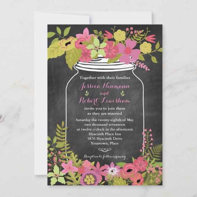 Chalkboard Mason Jar Coral Pink Floral Hochzeit Einladung (Vorderseite)