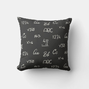 Chalkboard-Math und Alphabet-Muster Kissen