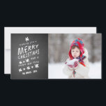 CHALKBOARD MERRY CHRISTMAS | FERIENFOTOKARTE FEIERTAGSKARTE<br><div class="desc">RUSTISCHES MERRY CHRISTMAS | FERIENFOTOKARTE. Elke Clarke© Fun Chalk Schriftart verwendet auf einem schwarzen Chalkboard Effekt Hintergrund. Wir wünschen Ihnen frohe Weihnachten und ein glückliches neues Jahr. Personalisieren Sie mit Ihrem Namen und Foto. Weitere Farben und Stile sind unter www.zazzle.com/monogramgallery verfügbar.</div>
