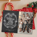 Chalkboard Mistletos Script Frohe Weihnachten Foto<br><div class="desc">"Wir wünschen Ihnen ein frohes Weihnachtsfest" Weißer Gruß Typografie in einem geschliffenen traditionellen Vintagen Rahmen, rustikale Weihnachtskhalkboard mit Mistletoes Foto Holiday Card. Mit Fett*fa*tin entworfen. Einfach mit eigenen Texten, Fotos oder Bildern anpassen. Für individuelle Anfragen wenden Sie sich bitte direkt an fat*fa*tin. Es gelten benutzerdefinierte Gebühren. www.zazzle.com/fat_fa_tin www.zazzle.com/color_therapy www.zazzle.com/fatfatin_blue_knot www.zazzle.com/fatfatin_red_knot...</div>