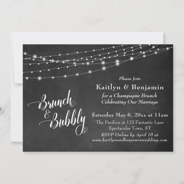 Chalkboard String Lights Brunch & Bubbly Script Einladung (Vorderseite)