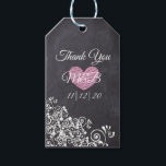 Chalkboard Style Wedding Vielen Dank Tag Geschenkanhänger<br><div class="desc">Personalisierte Hochzeitstiftmarke mit Chalkboard-Look und rosa Herz.</div>