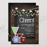 Chalkboard und Weihnachtscocktail-Party aus Holz Einladung<br><div class="desc">Vergnügungs-Chalkboard und Holzthema für diese schönen Weihnachtsfeiertage-Party Einladungen</div>