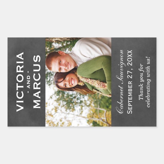 Chalkboard Wedding Wine Bottle Monogram Bevorzugun Rechteckiger Aufkleber (Vorderseite)