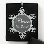 Chalkboard Weltfrieden Snowflake Ornament<br><div class="desc">Dieses elegante Schneeflocken-Ornament aus Weltfrieden wird von einer Chalkboard-Farbe geschmückt.</div>