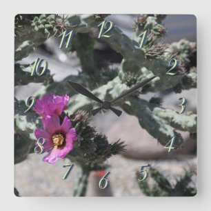 Challa Cactus in Blüte Quadratische Wanduhr