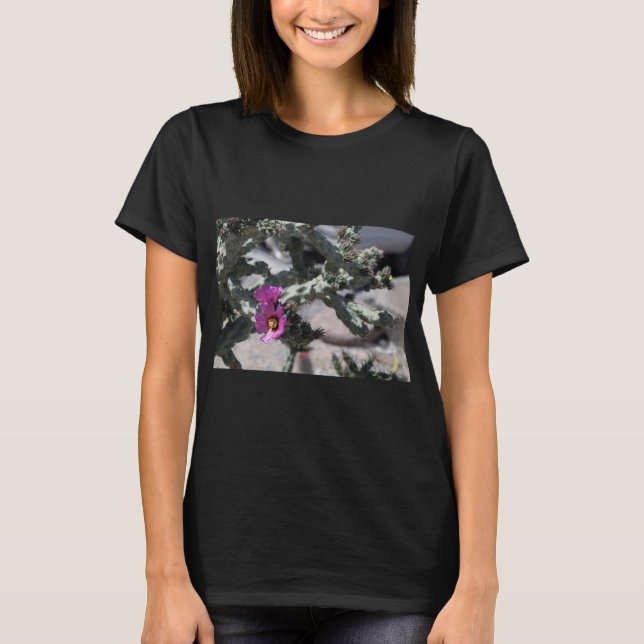 Challa Cactus in Blüte T-Shirt (Vorderseite)