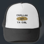 Challah bei Ya Girl Truckerkappe<br><div class="desc">Verfügt über "Challah at Ya Girl" und macht ein perfektes Hanukka oder Bat mitzvah Geschenk!</div>