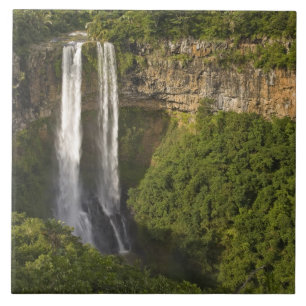 Chamarel-Wasserfall-höchster auf Mauritius, über Fliese