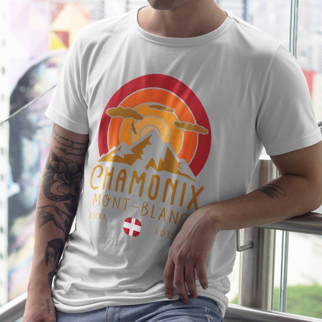 Chamonix France Retro Sunset Skiing Souvenirs 80er T-Shirt (Von Creator hochgeladen)
