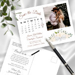 Champagne Floral Foto & Kalender Save the Date Ankündigungspostkarte<br><div class="desc">Diese rustikale Hochzeit Save the Date Postcard besticht durch ein elegantes, florales Aquarell-Design mit einem Bouquet aus handgemalten Rose und Blüten in Champagnerblüten oder sehr blassfarbenem Pfirsich. Auf der links Kartenseite befindet sich ein individuell anpassbarer Kalender mit einem Herzstück um Ihren Hochzeitstag, sowie Platz für Ihre Namen, den Ort und...</div>