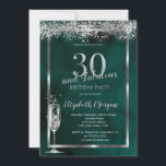 Champagne Glass Silver Confetti Green 30. Einladung<br><div class="desc">Elegantes Champagnerglas und silberne Konfetti auf grünem Hintergrund.</div>