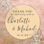 Champagne Signature Gastgeschenk Hochzeit Vielen D Runder Aufkleber<br><div class="desc">Champagner Signatur Gastgeschenk Hochzeit bedankt sich bei einem klassischen Rundaufkleber mit Signaturstil. Personalisieren Sie mit Ihrem besonderen Dank Informationen in der schicken Typografie. Entwickelt von Thisisnotme©</div>