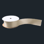 Champagner Beige Satinband<br><div class="desc">Champagner-Beige ist eine weiche, blasse Mischung aus Beige und Hellgold, die von subtilen Untertönen aus warmem Gelb oder Rosa durchzogen wird. Inspiriert von der zeitlosen Eleganz des perlenden Weins, ruft diese Farbe Luxus, Raffinesse und Feierlichkeit hervor. Ihr ruhiger Glanz macht sie zu einer beliebten Wahl für Hochzeiten, geschäftliche Veranstaltungen und...</div>