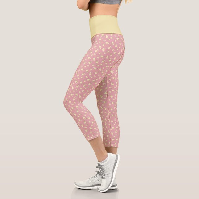 Champagnerherz über Korallen gestopft mit Leaf-Mus Capri Leggings (Links)