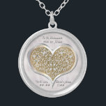Champagnerlace (Personalisierte Bridesmaid-Necklac Versilberte Kette<br><div class="desc">Diese silberne Halskette personalisierte Halskette ist ein schönes Geschenk für Ihre Brautmädchen, das sie für immer lieben werden. Im Zentrum steht Leslie Sigal Javoreks originales digitales Gemälde eines silbernen Herzens mit zarter, goldener Spitzenverzierung vor Champagnerfarben. Anpassbare Textfelder für den Namen jeder Brautjungfrau und mehr (Zoomvorschau zum Lesen). Auch in Gold...</div>