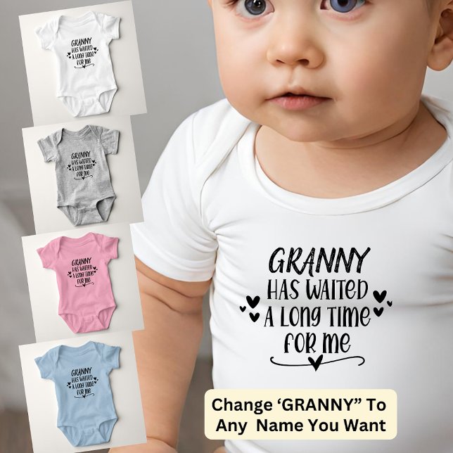 Change GRANNY Name hat lange auf mich gewartet Baby Strampler (Von Creator hochgeladen)