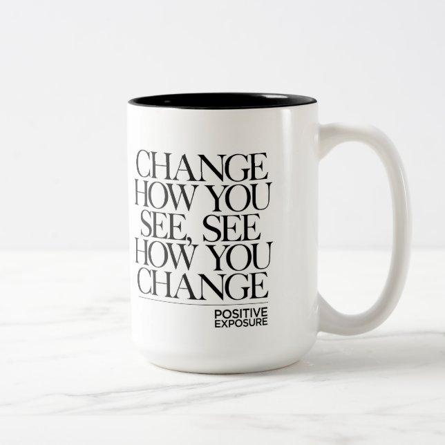 Change how you see, see how you change. zweifarbige tasse (Rechts)