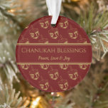 CHANUKAH BLESSINGS Customized Dreidel Burgundy Ornament<br><div class="desc">Stilvolles, elegantes Dekor für Ihre HANUKKAH Dekoration. Design zeigt einen goldfarbenen dreielfarbenen Ausdruck in einem gefliesten Muster mit anpassbarem Platzhaltertext, den Sie durch Ihre eigene Gruß- und Textauswahl ersetzen können. Das Farbschema ist Bordeaux und Gold. Andere Versionen sind verfügbar. Entsprechende Artikel finden Sie in der HANUKKAH Kollektion von Berean Designs....</div>